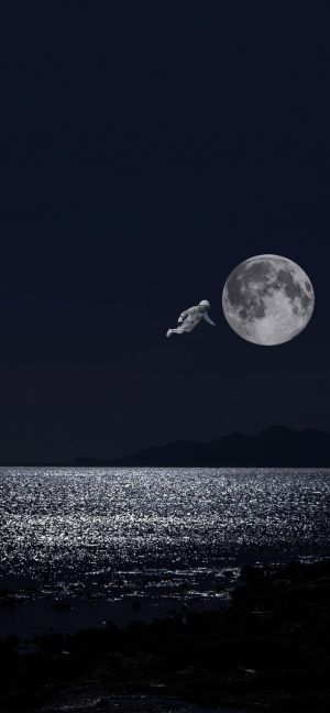 宇航员在夜空中漂浮  月球和海面 手机壁纸下载