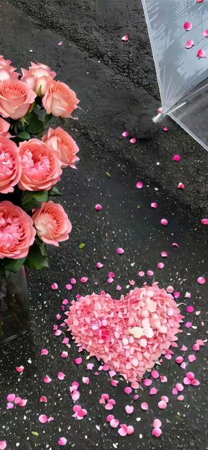 雨中玫瑰花束、雨伞与心形花瓣 1080*2341 手机壁纸图片