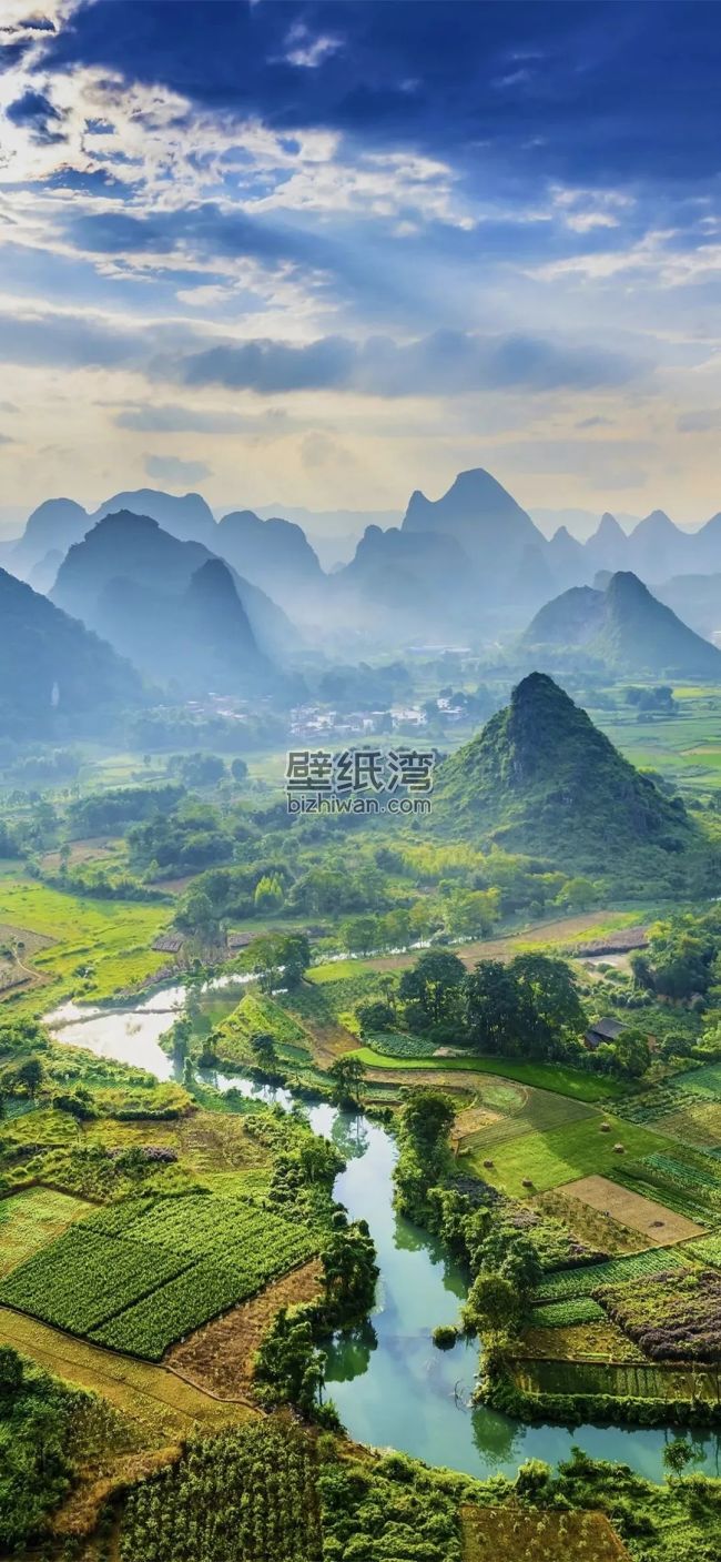 桂林山水田园风光，喀斯特地貌与河流交织的自然美景图片