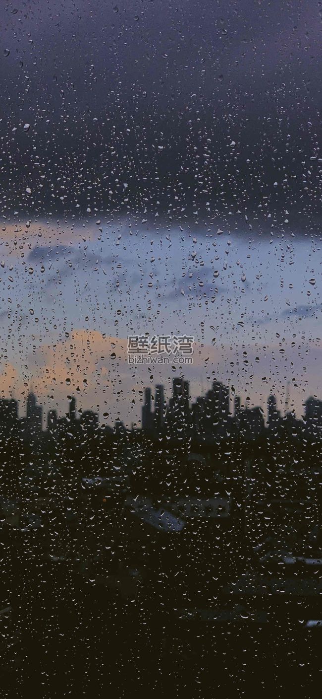 雨滴覆盖的窗户前的城市剪影手机壁纸