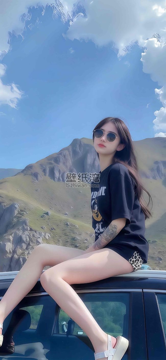 美女坐在车顶上，身后是蓝天和山脉，4K手机壁纸图片