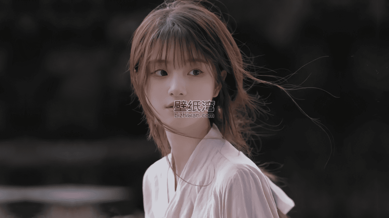 青春美丽少女穿着白色衣服 4K电脑壁纸下载