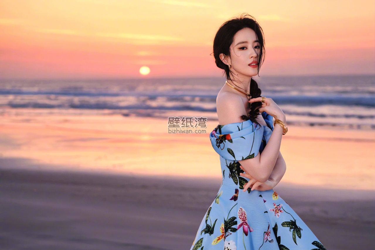 刘亦菲穿着蓝色碎花连衣裙  海边夕阳日落 4K电脑壁纸图片
