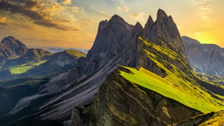 阿尔卑斯山脉 日照金山 4K风景桌面壁纸 3840x2160