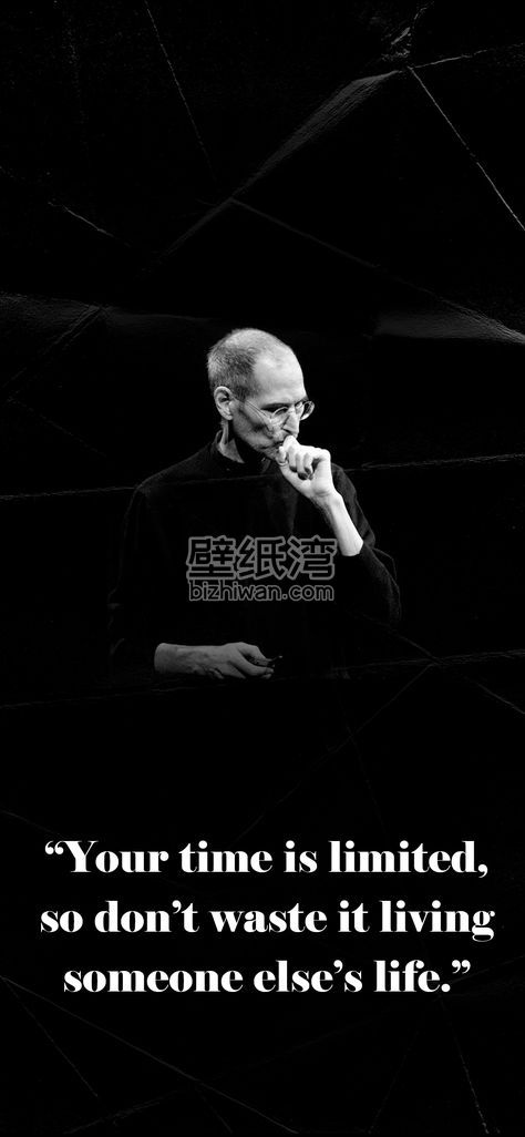 史蒂夫·乔布斯在演讲中思考，黑色几何图案背景图片
