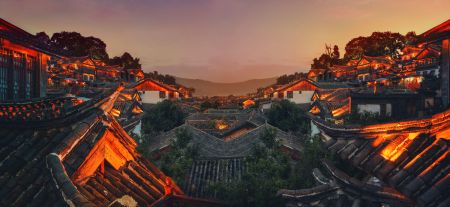 夕阳下的云南古城风景 8K图片壁纸