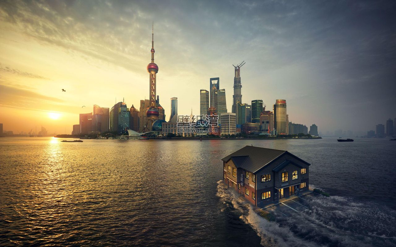 上海外滩日落景象，东方明珠塔与现代建筑群，水上房屋 4K壁纸图片