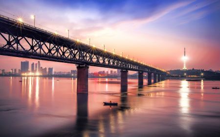 武汉长江大桥在夕阳下的美丽景象 4K壁纸
