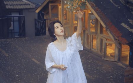 章若楠 白色裙子 清新 4K高清壁纸美女 3840x2400图片