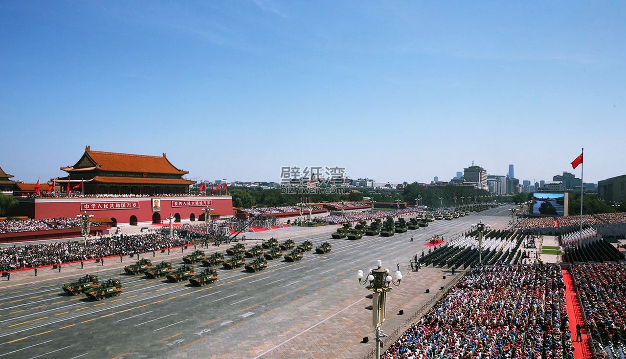 天安门广场阅兵仪式，整齐的军车和方阵 2K高清图片