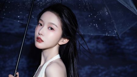 撑伞的清纯美女回眸4k壁纸3840x2160