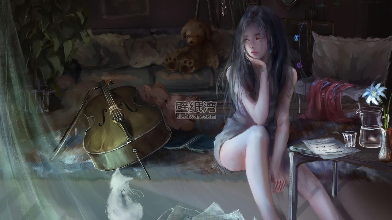 室内美女坐在沙发上，旁边有大提琴和泰迪熊
