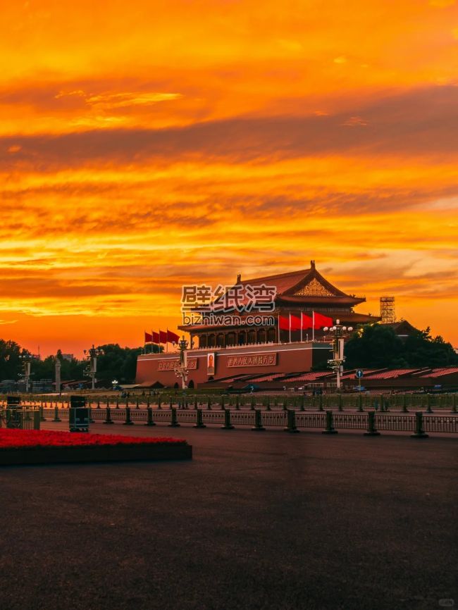 北京天安门广场在夕阳下的壮丽景象