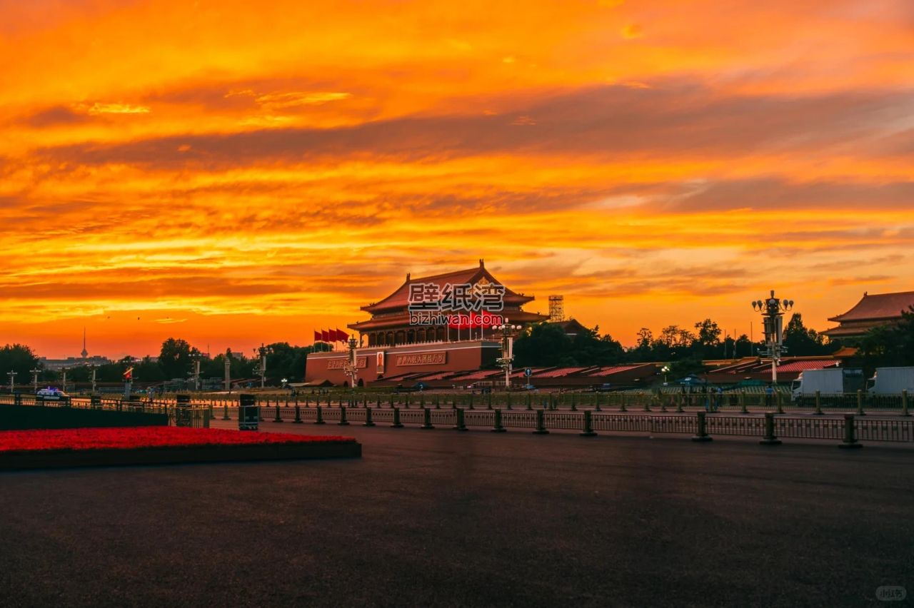北京天安门广场在夕阳下的壮丽景色
